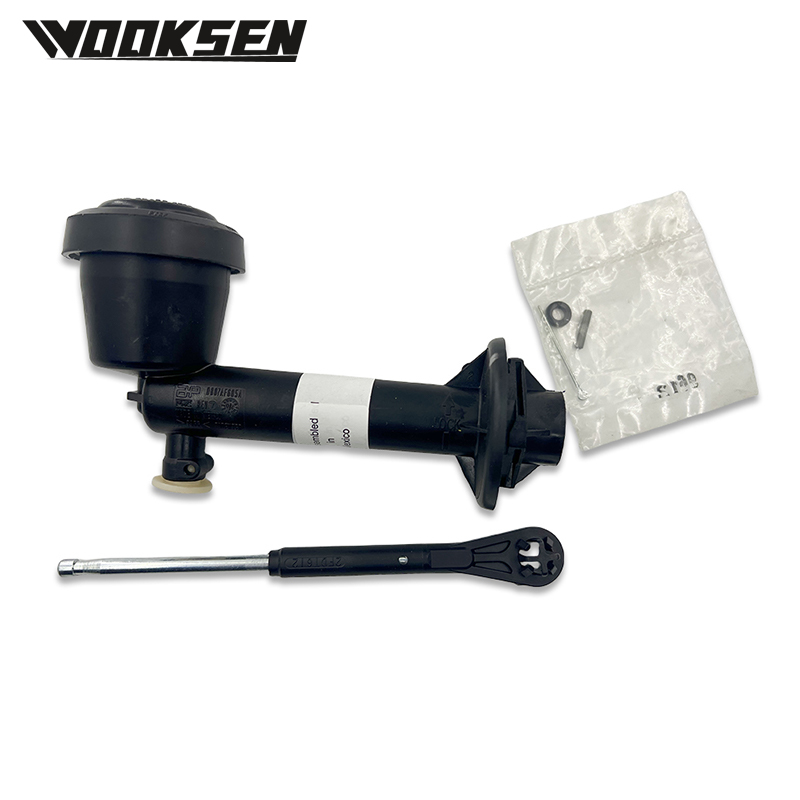 12574150 15051973 15762468 15153421 89060081 15968240 Главный цилиндр сцепления